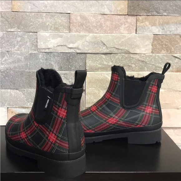 Tretorn Chelsea Rain Boots in Black & Red Plaid size 8 Warm Winter Fur Lined - Picture 4 of 12